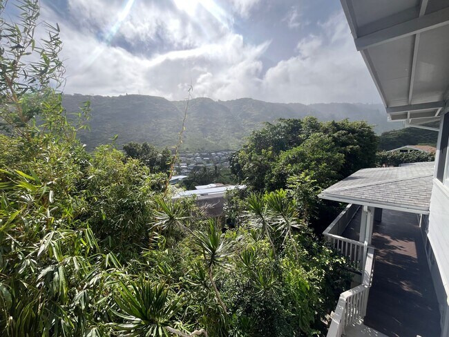 Photo - Renovated 6 Bedroom, 3.5 Bath Home with 2 Garages in Aina Haina