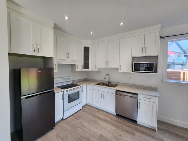 Building Photo - 5863 Deuchars Dr