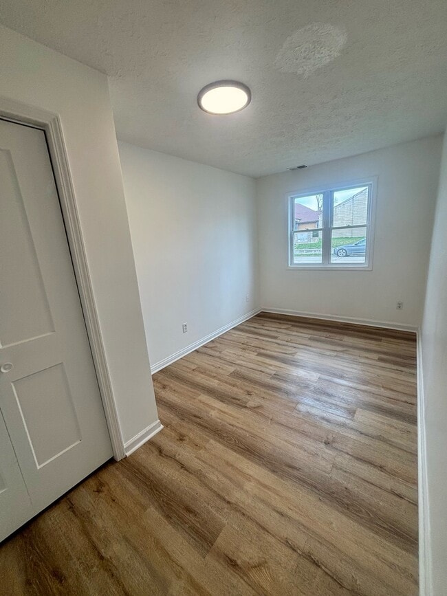 Photo - 831 Meigs Ave