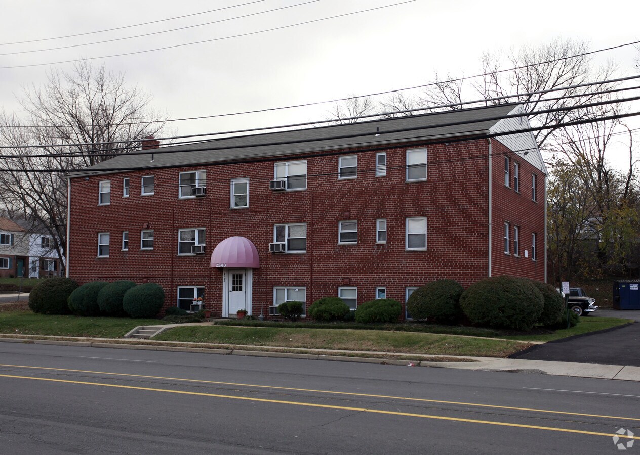 Hunginton Square Apartments - Huntington Square Apartments