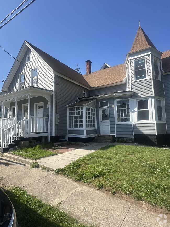 Building Photo - 15 13th St Rental