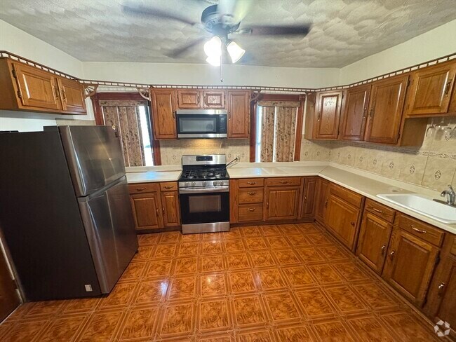Building Photo - 374 Bowdoin St Rental