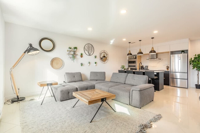 Photo - 4107 A R. Saint-Denis Unit SI ID1543084P