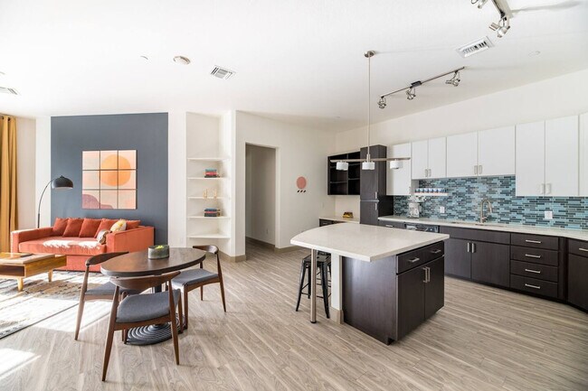 Photo - 555 N College Ave Unit ID1014360P