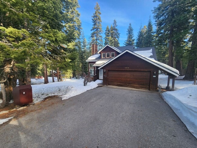 Building Photo - New to the Rental Market! Custom 3 Bdrm Hm w/Garage