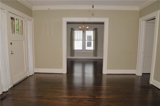 602 Sherwood Rd NE