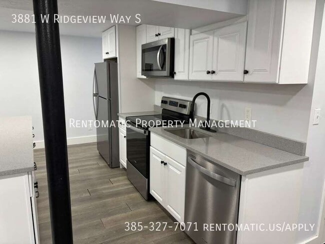 Photo - 3881 Ridgeview Way