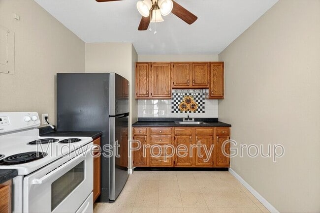 Photo - 9204 Lackland Rd