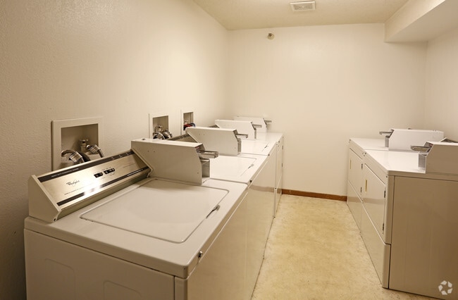 Laundry Facilities - Park Avenue Apartments