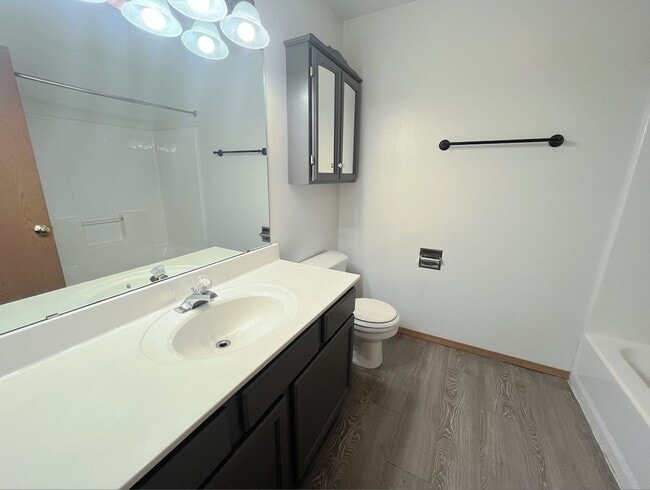 Photo - 230 E Eagle Cir