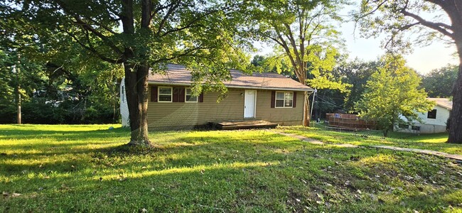 Photo - 307 E 165th St