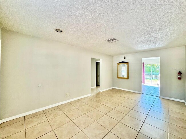 Photo - 627 Wildwood Way