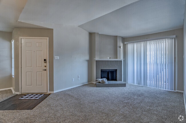 1BR, 1BA - 720 SF - Living Area - Maxwell Apartments