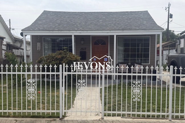 Building Photo - Charming Single-Family Home in a Great Yakima Location!