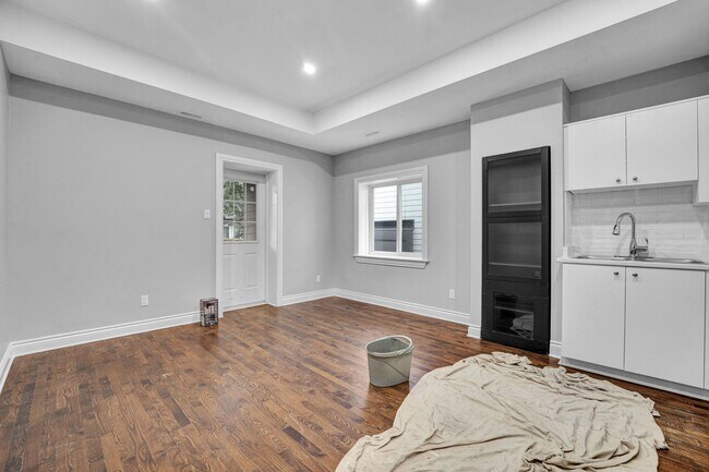Photo - 265 Carruthers Ave