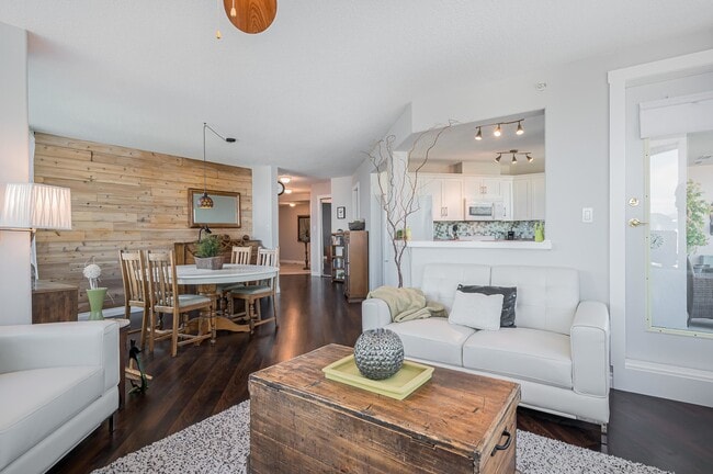 Photo - 33065 Mill Lake Rd