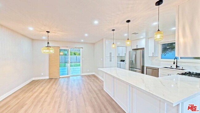 Photo - 6626 Berquist Ave