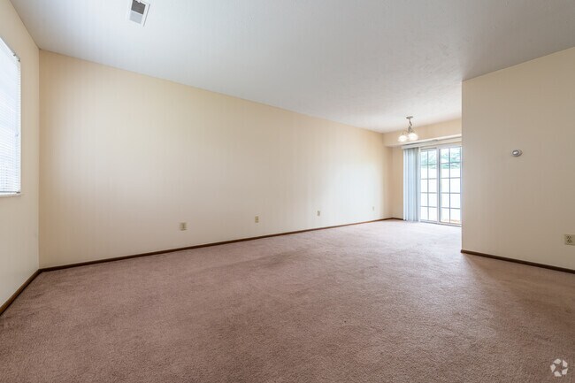 1BR, 1BA - 776SF