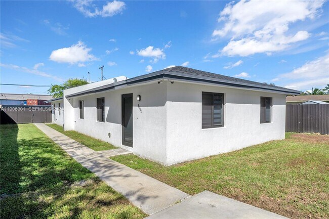 Photo - 2490 NW 44th St Unidad 1