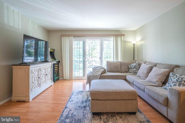 Photo - 27 Chambord Ct