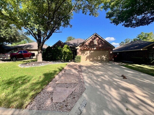 Photo - Steeds Crossing / One Story / 3 bedrooms, 2 bath, 2 living / Pflugerville ISD