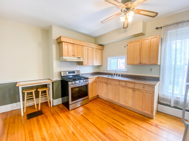 Building Photo - 19 Chapel St Unit 1