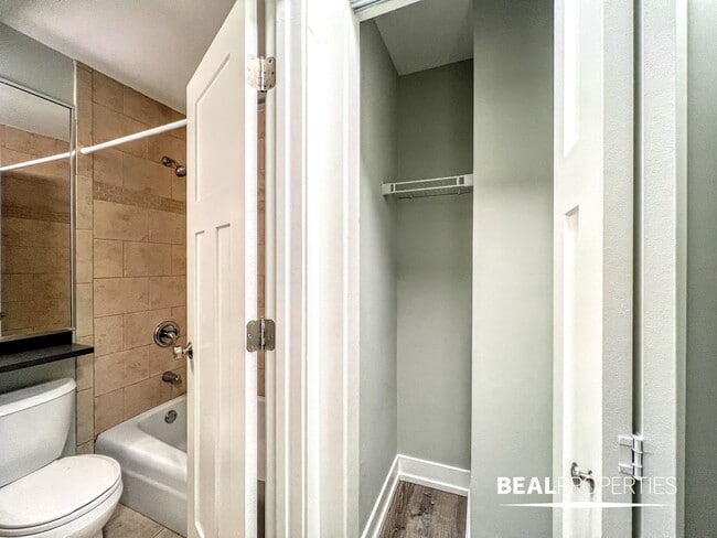 Photo - 443 W Barry Ave Unit Studio