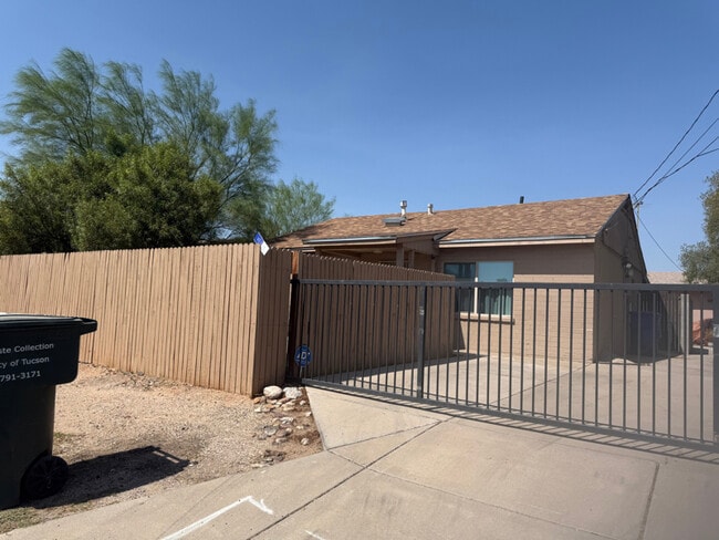 Building Photo - 2925 N Winstel Blvd Rental