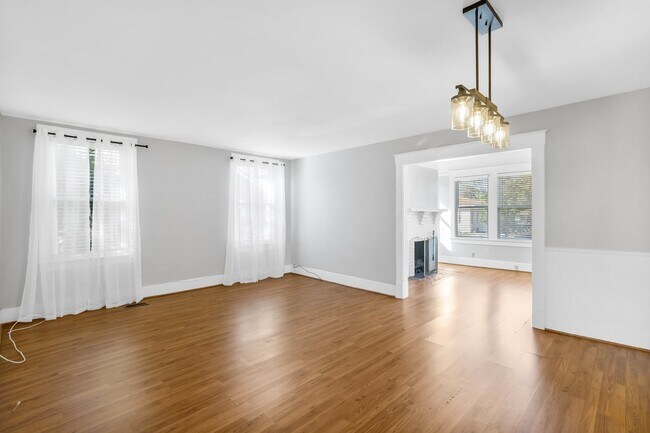 Photo - 1235 E 50th St