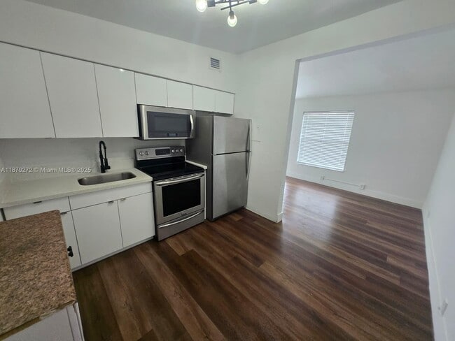 Building Photo - 2025 Washington Ave Rental