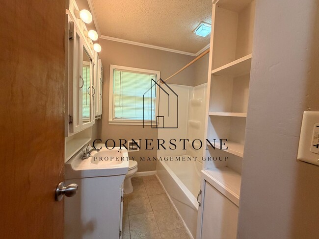 Photo - Spacious 2+ bedroom Ranch $850