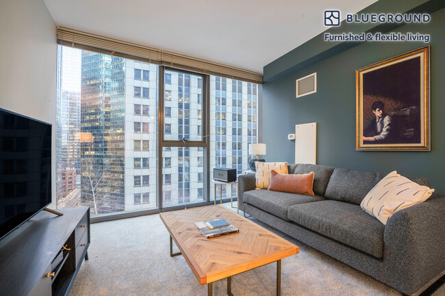 Building Photo - 210 N Wells St Rental