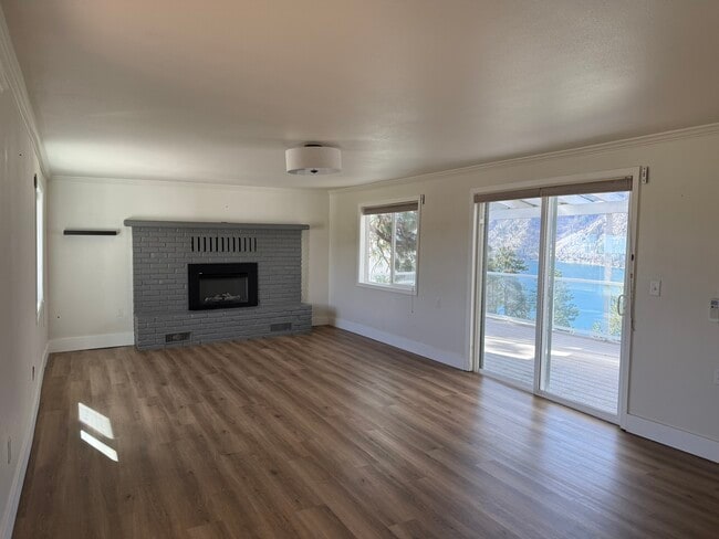 Photo - 1983 Summit Blvd