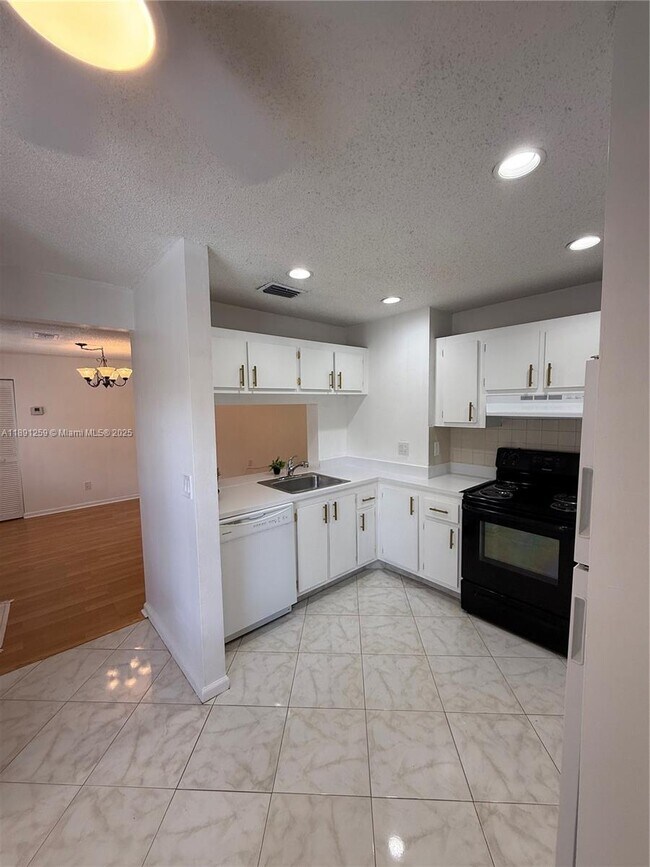 Photo - 9649 NW 4th St Unit 5E