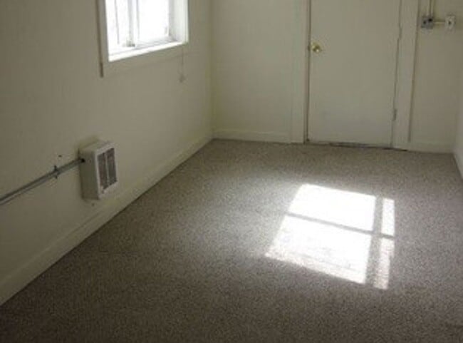 Photo - 530 W C St