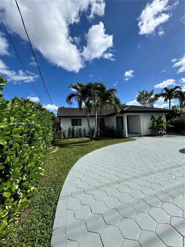3335 SW 65th Ave