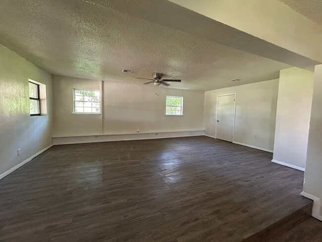 Photo - 712 Lakeview Dr