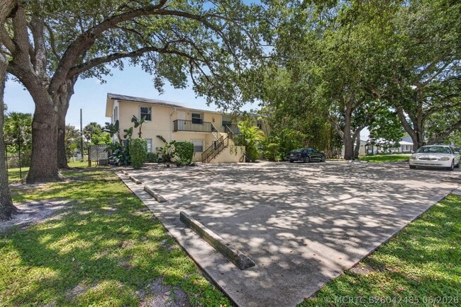 Photo - 708 SW Gardens Blvd