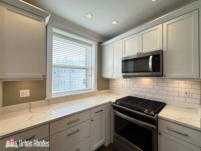 Photo - 1653 W Gregory St Unit J05W