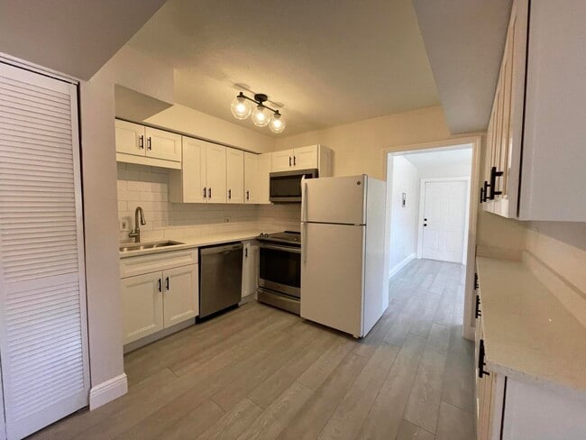 Photo - 701 SE 4th St