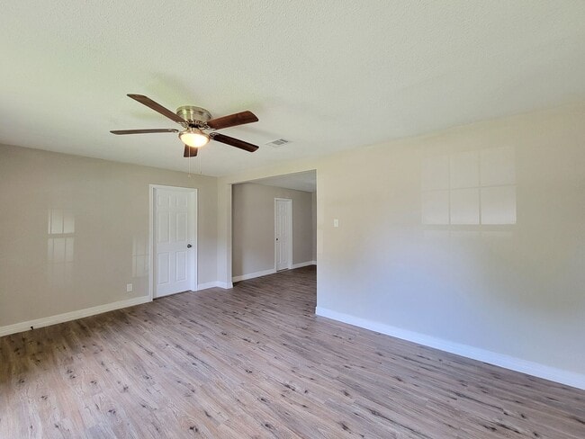 Photo - RECENTLY REMODELED 3 BEDROOM LEASE HOME