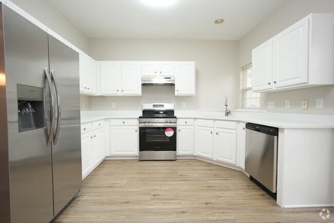 Building Photo - Charming 3-Bedroom, 3-Bathroom Townhome