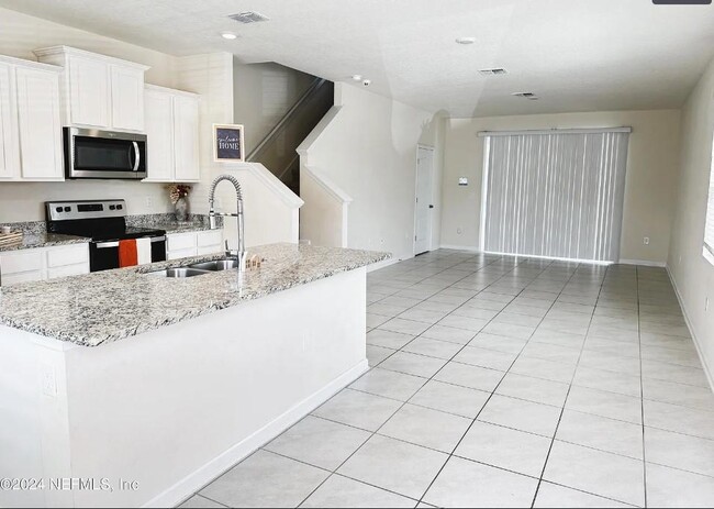 Photo - 608 Yellow Oaks Ln