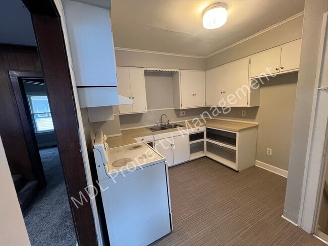 Building Photo - Cozy 4 Bedroom-2 Bath Home!