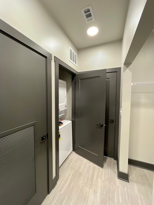 1BR, 1BA - 686 SF - Laundry