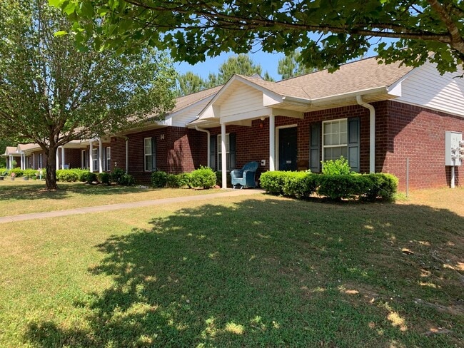 Photo - Massive 3 Bedroom in Montevallo*** 3 Bed 2...