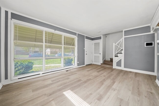 Photo - 17007 Oakwood Ave