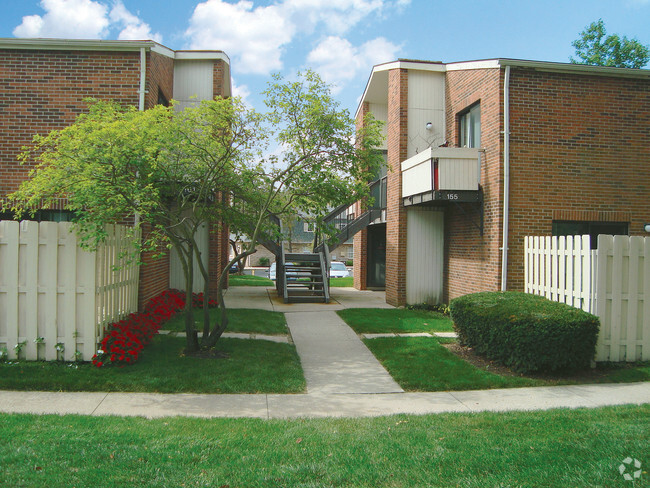 Building Photo - Stratford Town Apartments