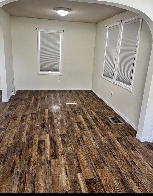 Photo - 412 S 73rd St