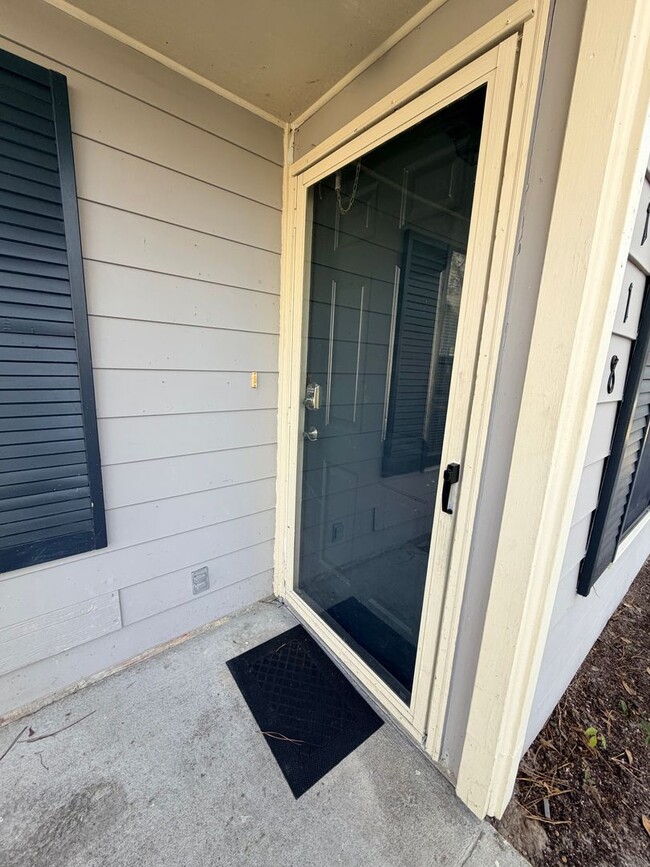 Building Photo - Cozy Wisteria Court